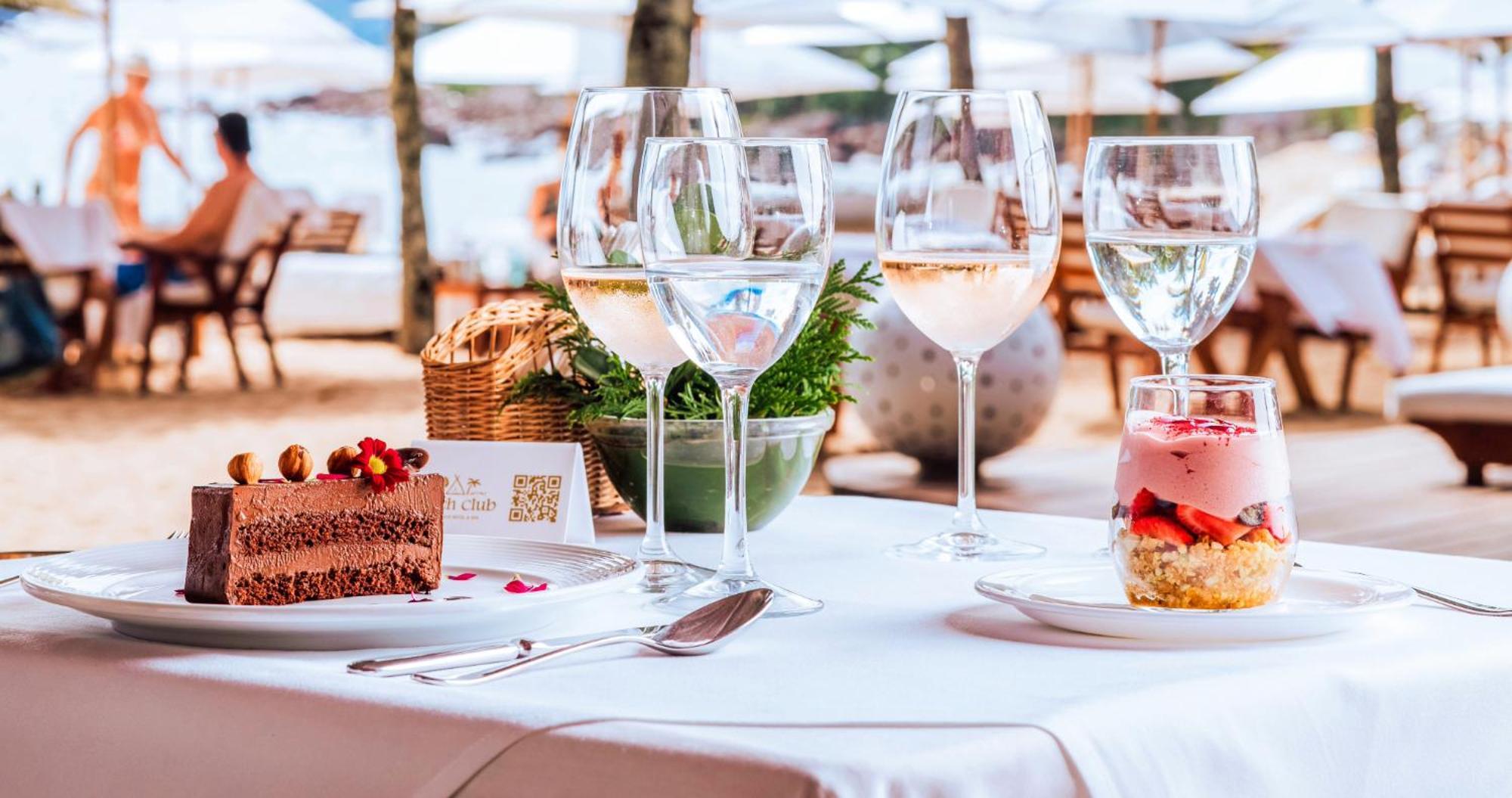 Dpny Beach Hotel & Spa Ильябела Экстерьер фото A typical wine and dessert pairing